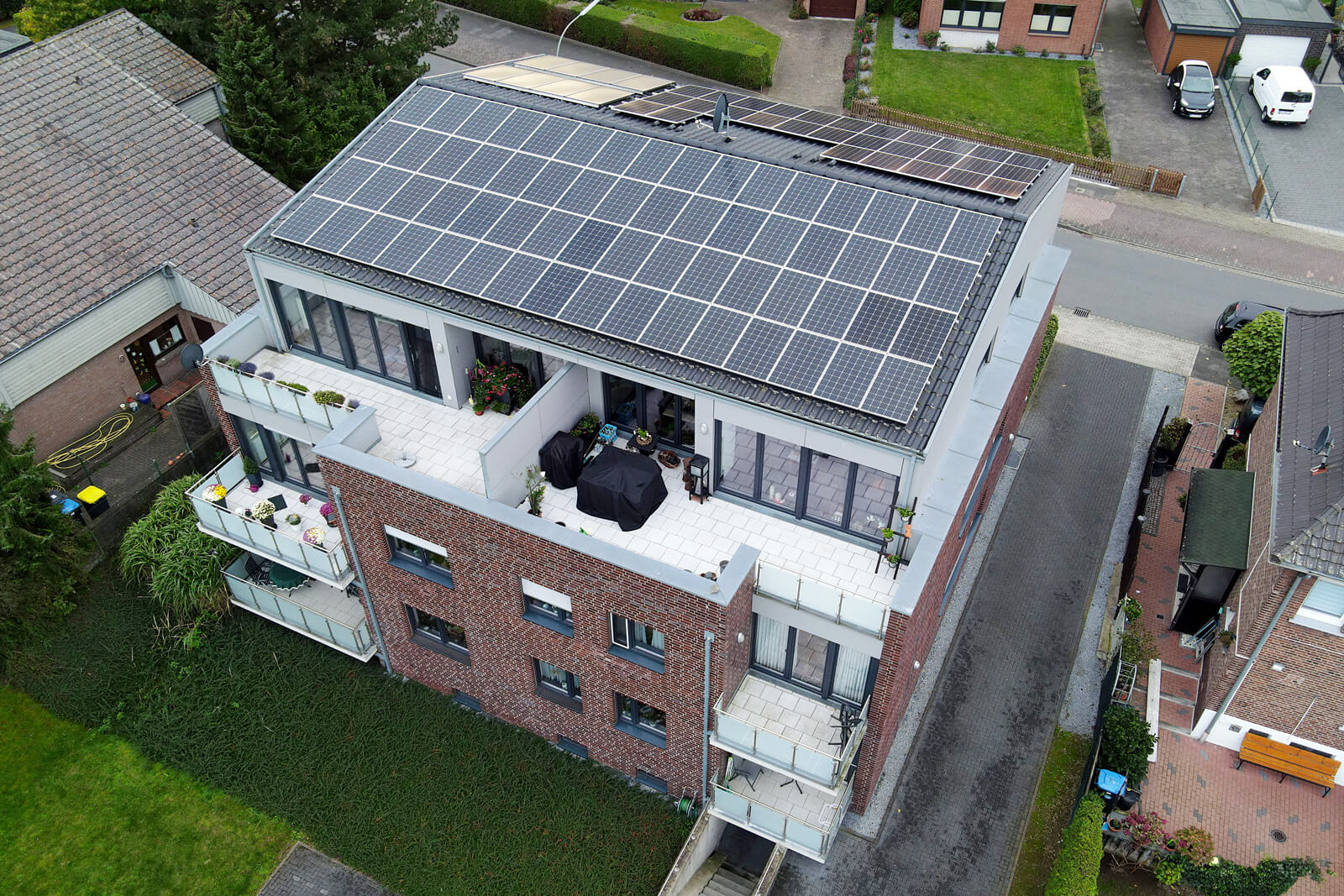 7yrds-photovoltaic-mehrfamilienhaus