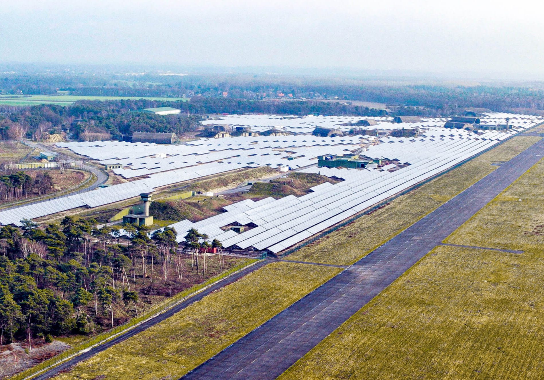 7yrds-photovoltaic-airport-weeze-1-photovoltaik-freiflaechenanlage-03